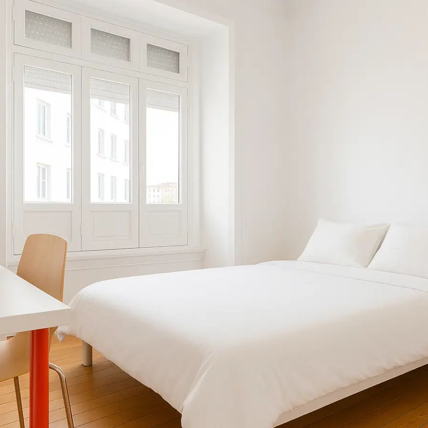 Room in a shared 7-bedroom apartment for rent in Lisbon, perfect for students - Photo 1
