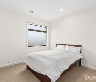 Substantially Proportioned With 2 Levels of Luxury - 4 Bedrooms & 2... - Photo 4