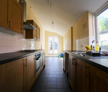 2 bedroom end of terrace house to rent - Photo 6