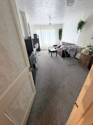 2 Bed Flat, Wood Green, N13 - Photo 2