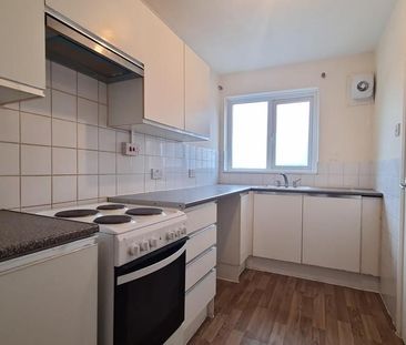 3 bedroom flat to rent - Photo 6