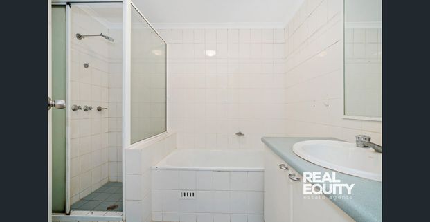 Excellent 3 Bedroom Unit with Park views - Photo 1