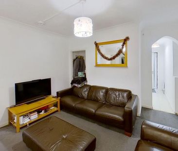 5 bedroom semi-detached house to rent - Photo 6