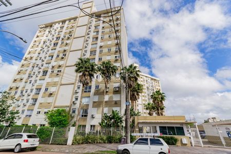 Apartamento com 3 quartos e 64m² para alugar em Jardim Itu Sabará, Porto Alegre. - Foto 2