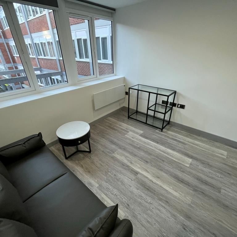 1 bedroom flat to rent - Photo 1