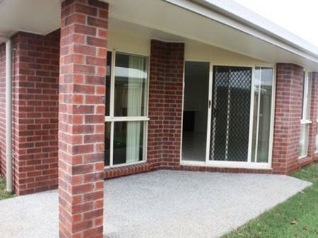 58 Scarborough Circuit, Blacks Beach - Photo 2