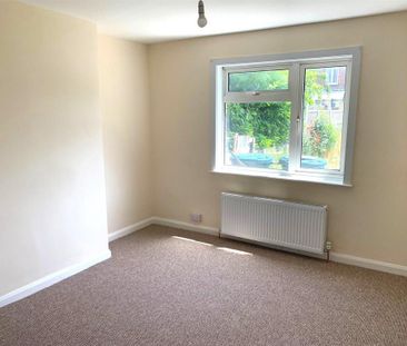3 bedroom end of terrace house to rent - Photo 2