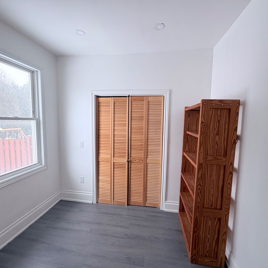 For Lease - 144 Conant Street Unit# Main, Oshawa, Ontario - Photo 1