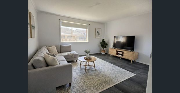 Fully Furnished Room Available - Close to Deakin University - Photo 1