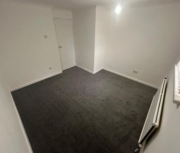 2 bedroom semi-detached house to rent - Photo 5