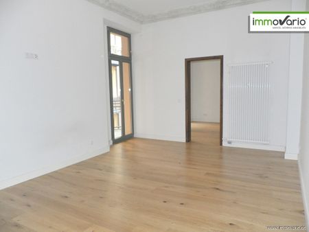 Wunderschön Altbauwohnung mit viel Stuck, Parkett, Bad mit Wanne & Dusche, Gäste-WC und 2 Balkonen - Photo 2