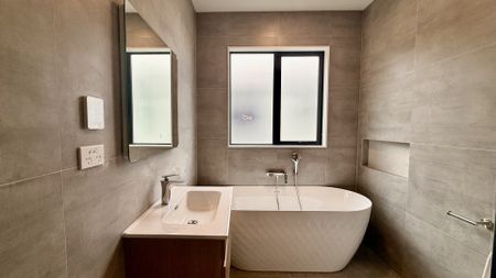 Brand New Beauty in Opaheke - Photo 4