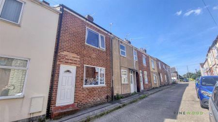 2 BEDROOM House - Mid Terrace - Photo 2