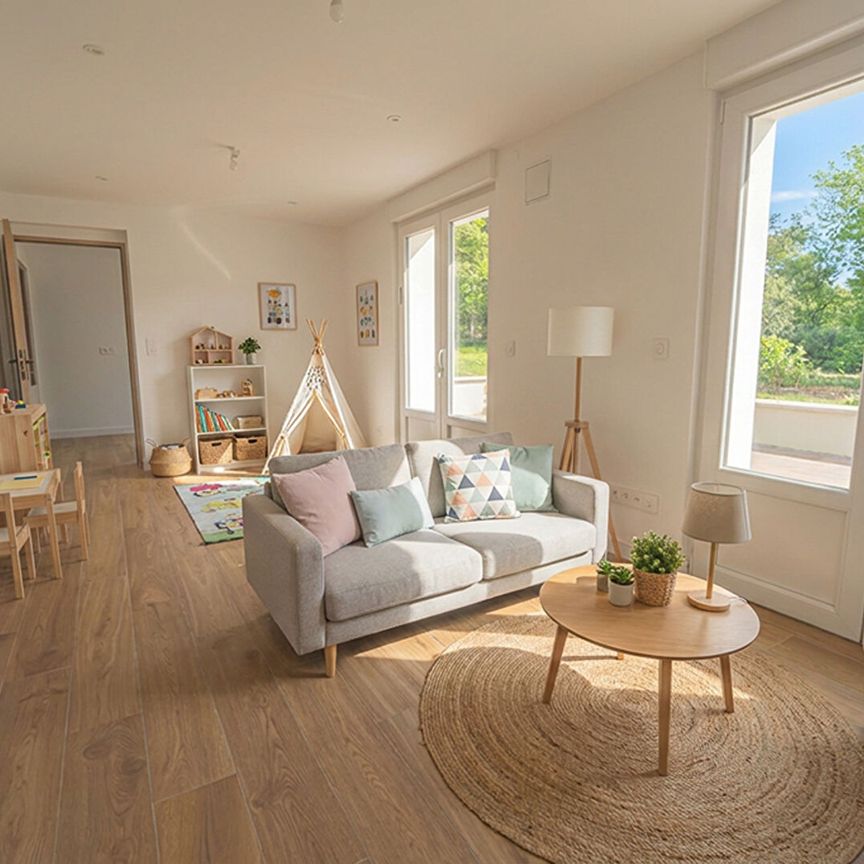 Location Maison 8 pièces 164m² LE MESNIL ESNARD 76240 - Photo 1
