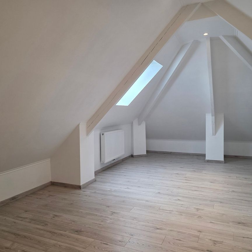 Gerenoveerde woning met drie slaapkamers en garage - Photo 1