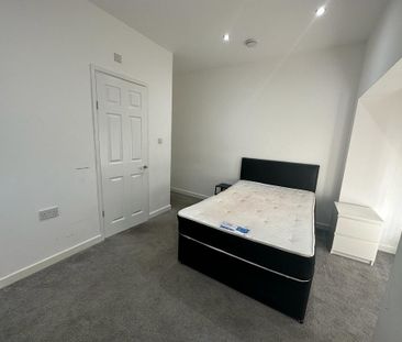 6 bedroom terraced house to rent - Photo 3