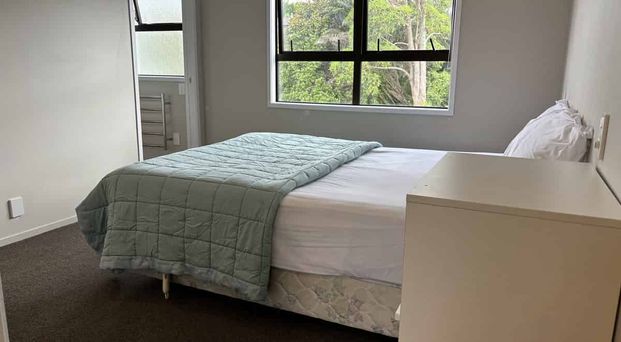 Lovely 3-Bedroom Apartment with Stunning Views in Sunnynook - Photo 1