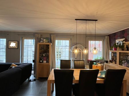 Lichtrijk appartement met 2 slaapkamers en terras – 1ste verdieping | EPC A - Foto 3