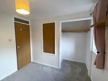 2 bedroom semi-detached house to rent - Photo 4