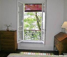 Logement à Paris, Location meublée - T2 - Clichy, Batignolles - Ter... - Photo 3