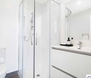 2 bed & 2 lounge - Photo 3