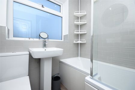 30, Wesley Garth, Leeds, West Yorkshire, LS11 8RF - Photo 4