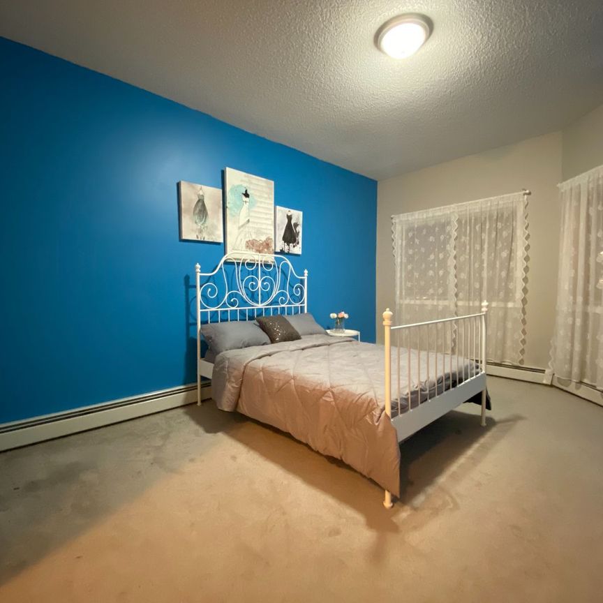 Furnished 2 Bed + 2 Bath - Photo 1