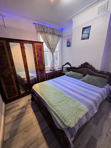 Room in a Shared Flat, Oxenford Street, SE15 - Photo 3