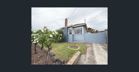 Three Bedroom Art-Deco Beauty - Photo 4