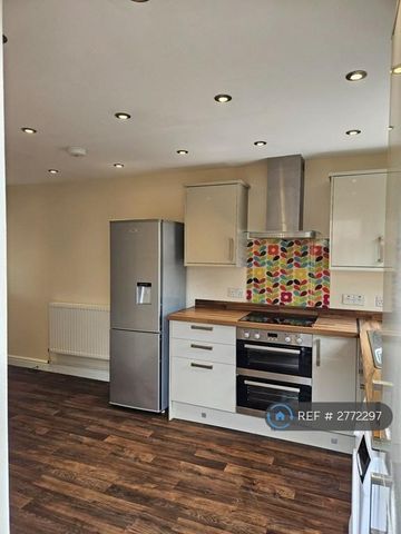 2 bedroom end of terrace house to rent - Photo 2