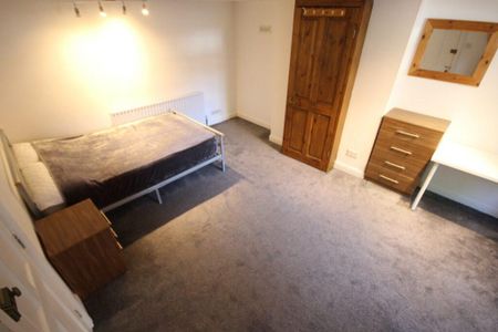 1 bedroom in a house share to rent - Photo 5