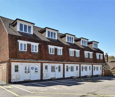 A stylish and contemporary home in historic Otford village - Photo 2