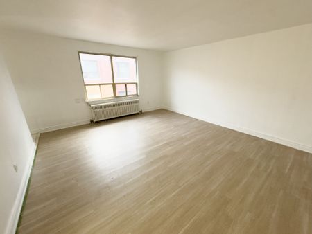 For Lease - 896 Eglinton Avenue Unit# 311, Toronto, Ontario - Photo 2