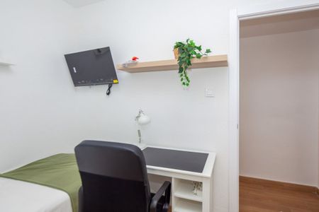 Carrer de la Pianista Empar Iturbi, Valencia, Valencian Community 46007 - Photo 5