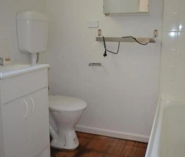 One Bedroom Apartment Close Too Chadstone - Photo 2