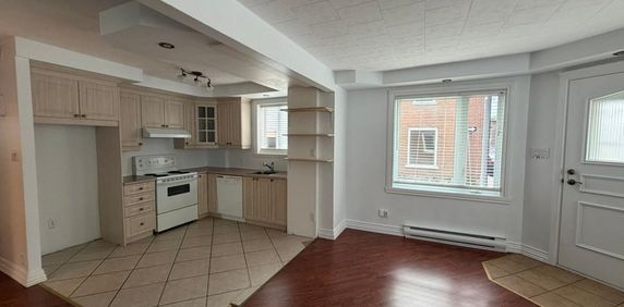 4 1/2 lumineux Quartier Saint-Sauveur - Photo 2