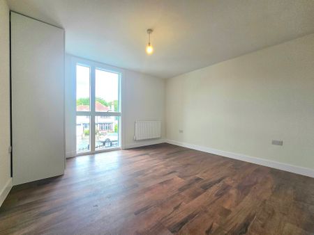 4 Bedroom Apartment, Norbury Avenue, London - Photo 4