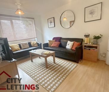 2 Bedroom Mid Terraced House - Photo 2