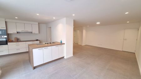 Woning met 3 slaapkamers, ruime garage en koer in hartje Poperinge. - Foto 3