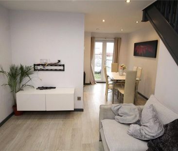 2 bedroom end of terrace house to rent - Photo 2