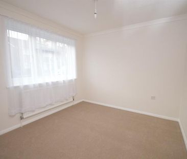 4 bedroom detached house to rent - Photo 2