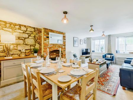 3 bedroom semi-detached house to rent - Photo 3