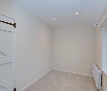 2 bedroom end of terrace house to rent - Photo 3