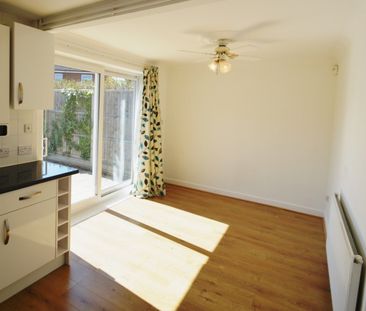 3 bedroom End Terraced House - CRESWICK COURT, WELWYN GARDEN CITY - Photo 5