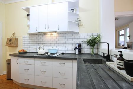 Charming Family Home In Central Albury - Photo 5