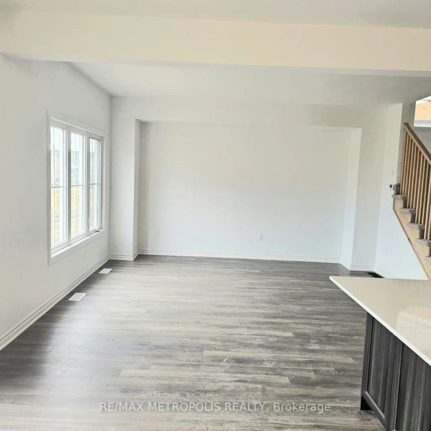 18 BRADDEN CRESCENT - Photo 1