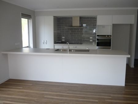 ONE LEVEL LIVING-4 BEDROOMS-MILLWATER - Photo 3