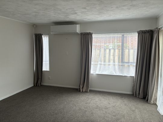 Brick and tile Family Home Blockhouse Bay - Photo 1