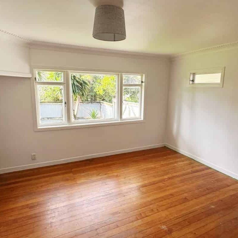 Sunny in Greenhithe - Photo 1