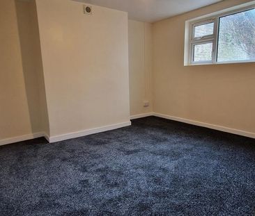 4 bedroom semi-detached house to rent - Photo 5